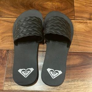 Women’s Roxy black slides, size 7